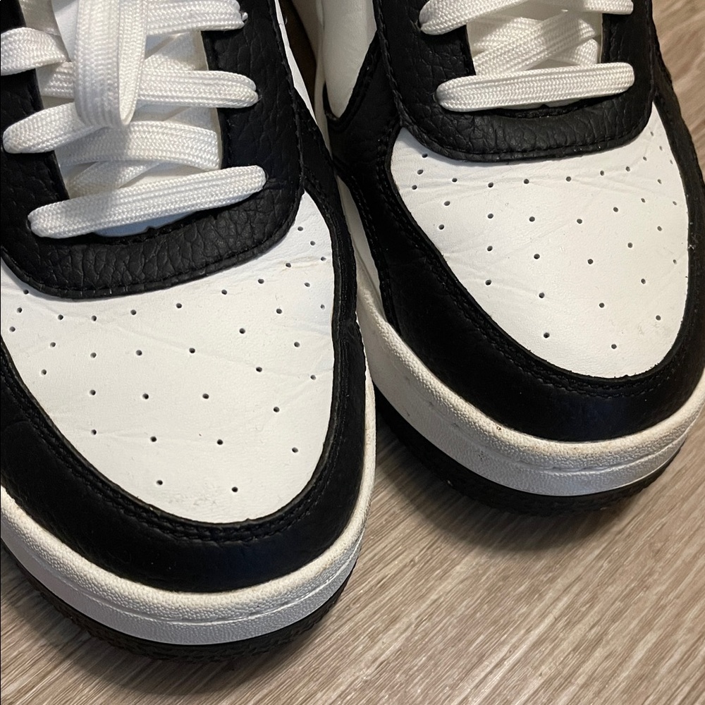 ALO Yoga Women's Black and White Sneakers - Picture 2 of 5